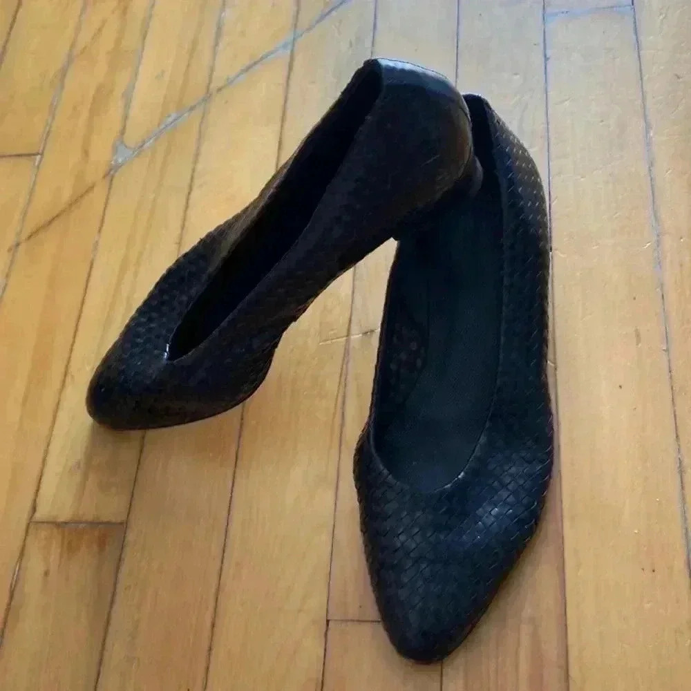 Woven‎  leather shoes